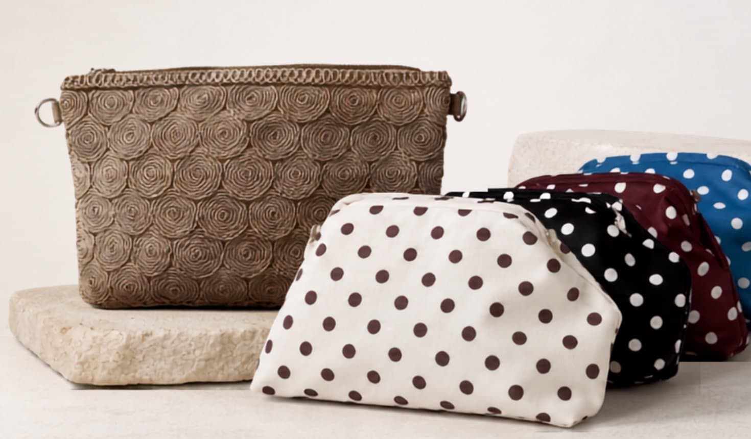 Laletto Bags vitrininden örgü ve puantiyeli çantalar